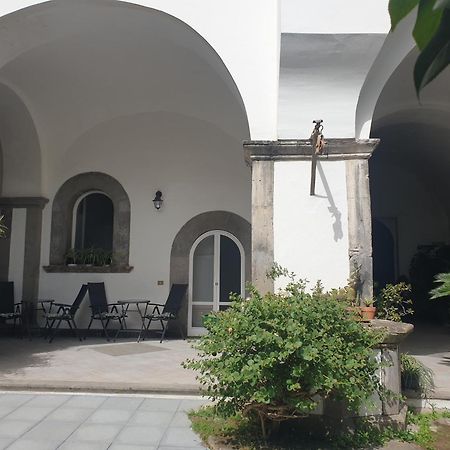 La Casa Delle Camelie Hotel Meta Eksteriør billede