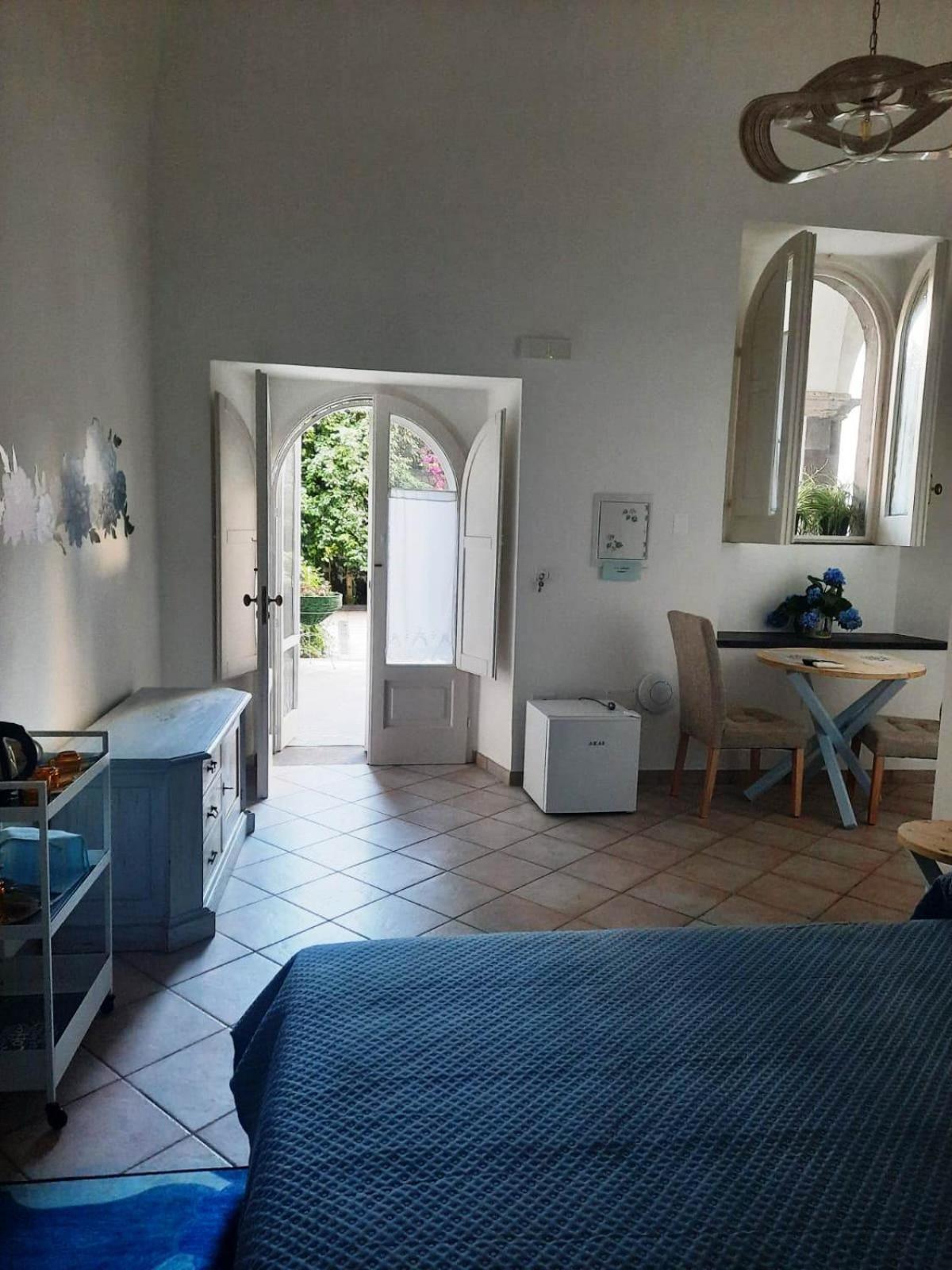 La Casa Delle Camelie Hotel Meta Eksteriør billede
